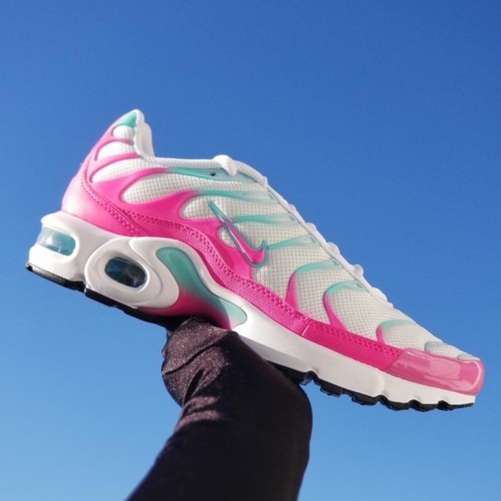 NIKE AIR MAX PLUS